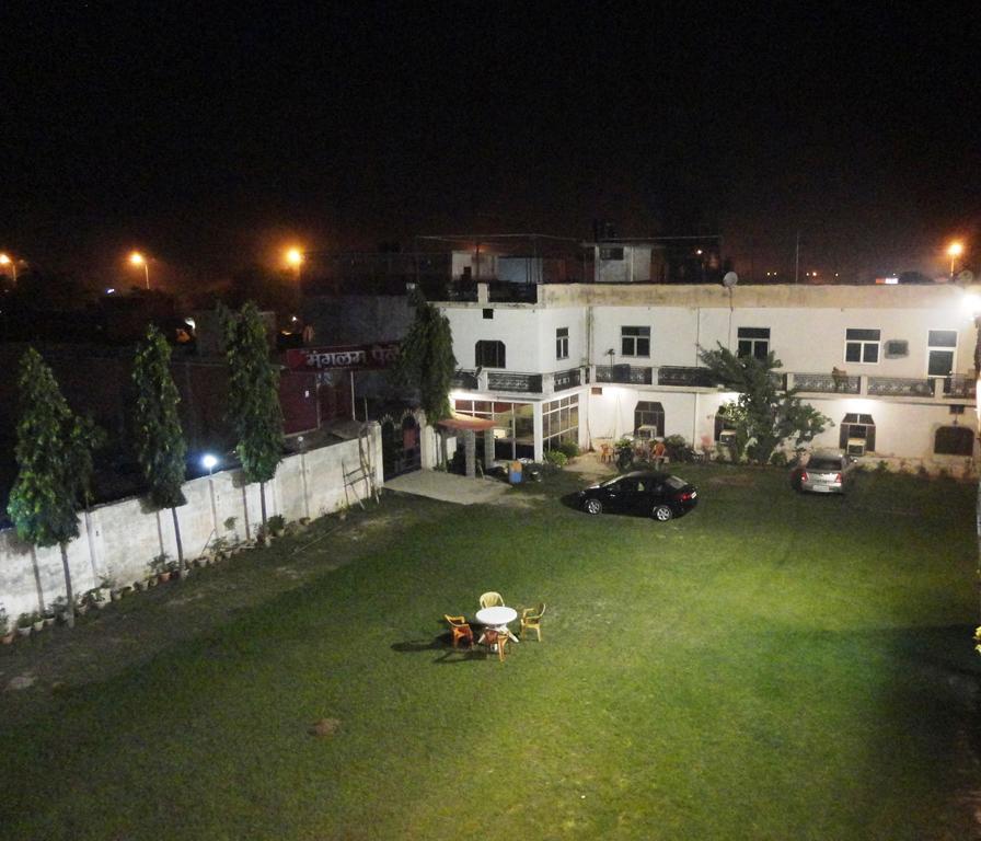 Fabexpress Landmark Awadh Hotel ลัคเนา ภายนอก รูปภาพ